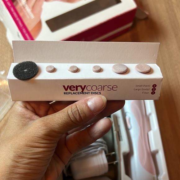 PMD Personal Microderm Pro with 5 replacement discs (3 small, 1 large, 1 filler) - Picture 3 of 3